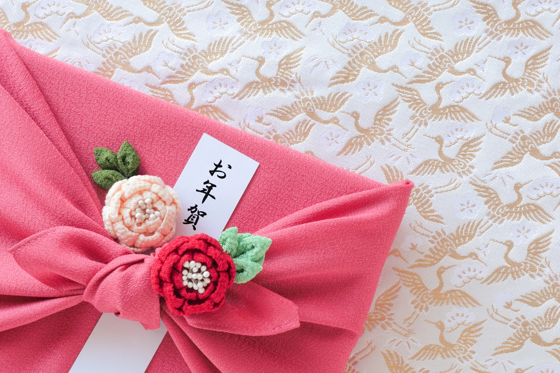 【2025】お年賀のかわいいお菓子を厳選!お菓子以外や1,000円でもおしゃれな品もご紹介