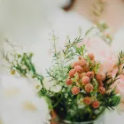 結婚式の両親プレゼントは花束のみでもよい?花束のみ相場や両親プレゼントを準備し忘れて間に合わないときの対処法を紹介