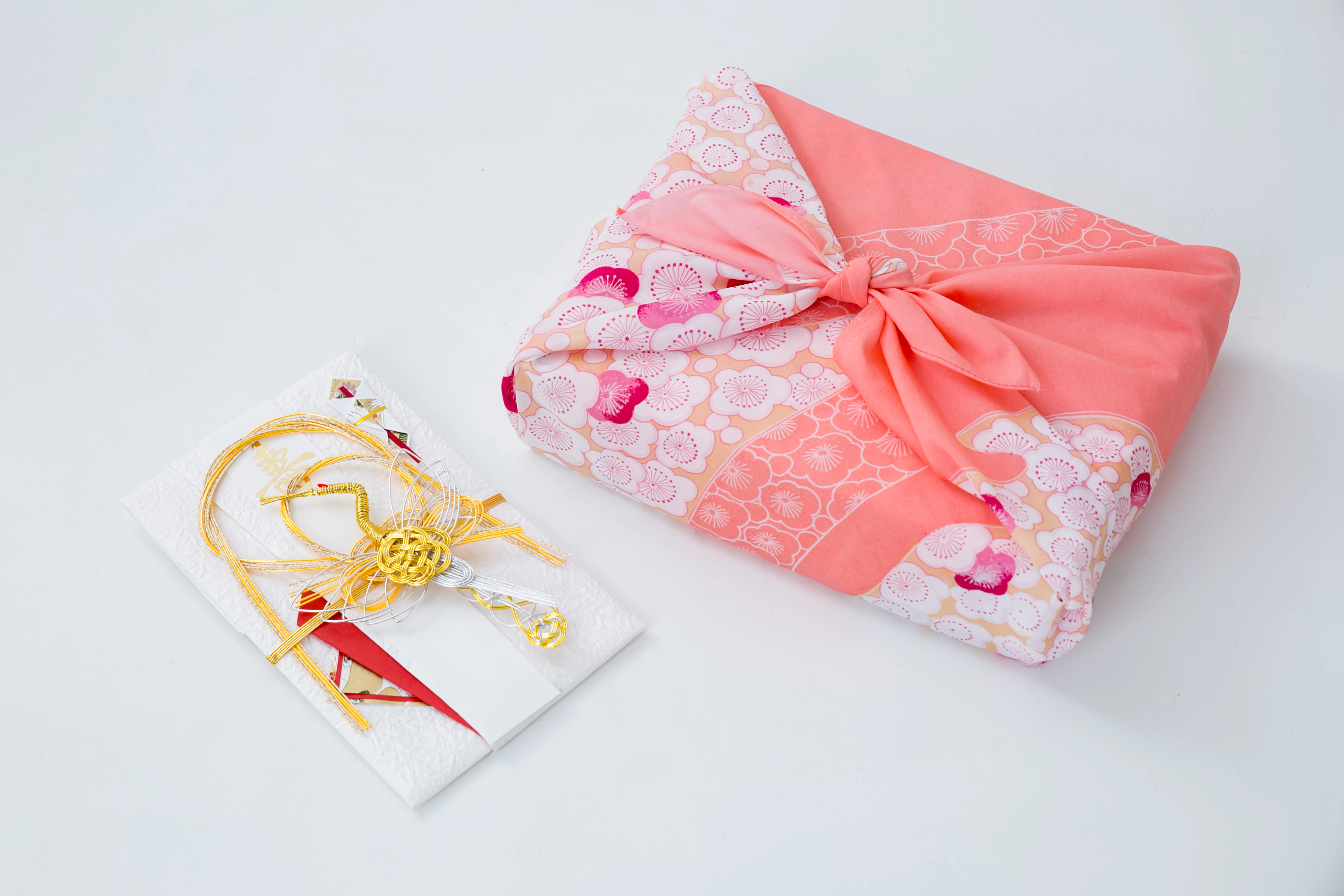 結婚式の引き出物の相場