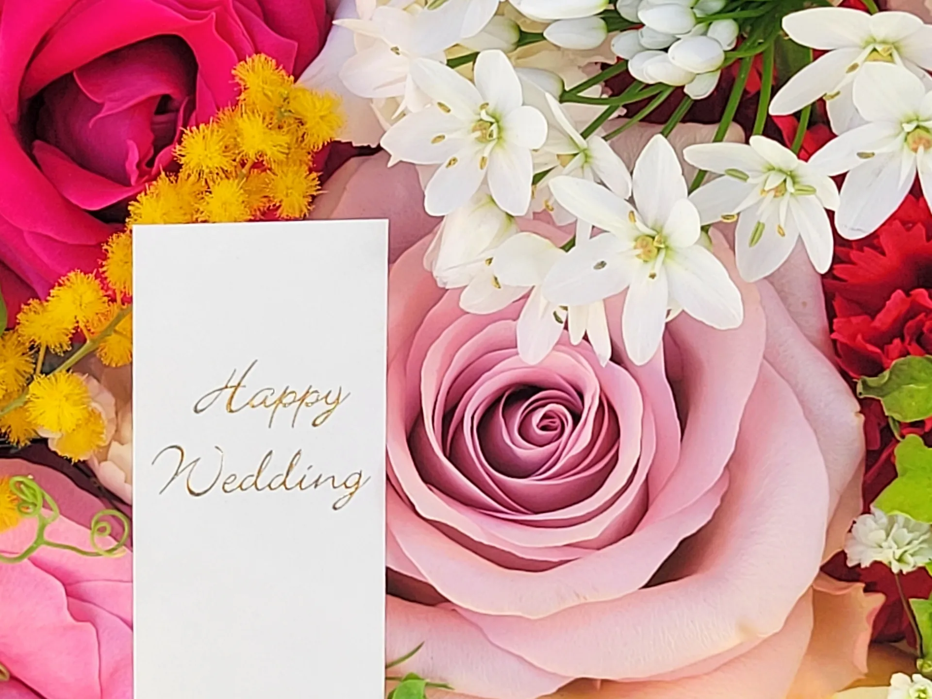 結婚式の無料WEB招待状を10社ご紹介!WEB招待状がおすすめの理由や選び方も解説