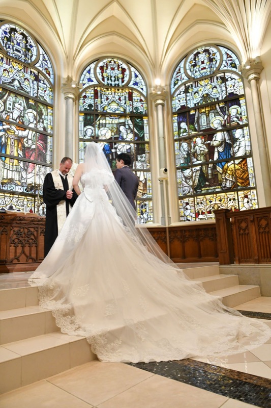19年11月30日 土 ステンドグラスが光る 青山セントグレース大聖堂 アンティーク調の笑顔溢れる結婚式 ピア花 Piahana