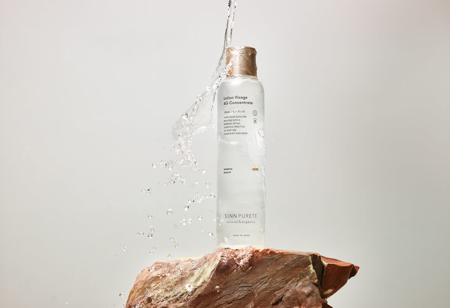 それはオーガニックとサイエンスを融合したこころも肌も喜ぶハイブリッドナチュラル処方。