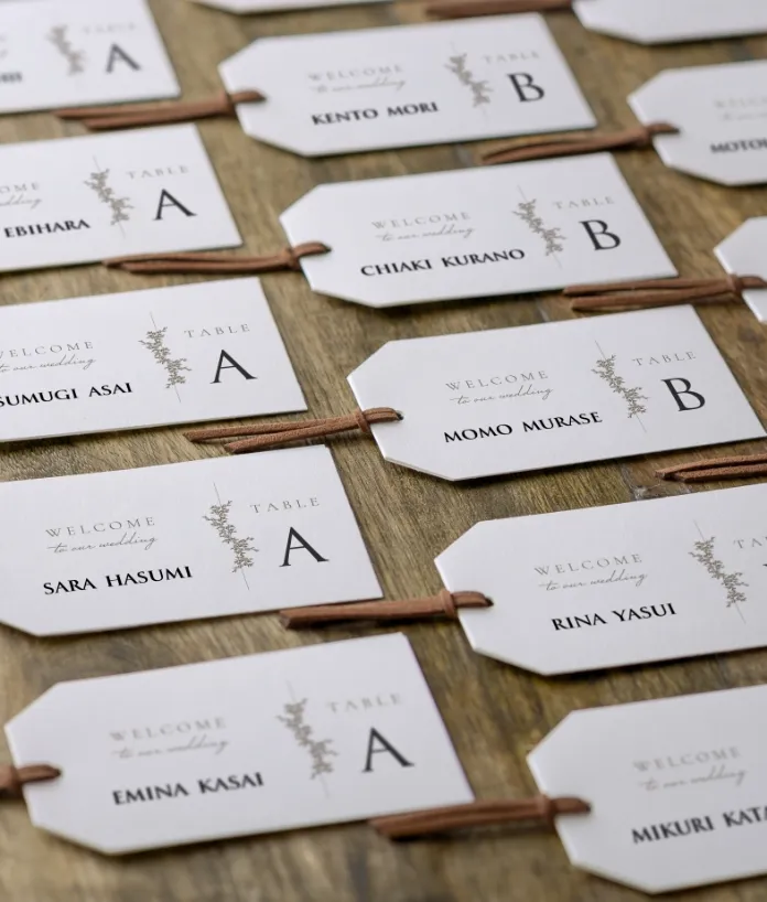 テーブルに並べられたエスコートカード