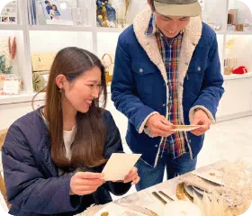 普段はオンラインでしか見れないアイテムを見て・触って・体験してご検討していただけます！