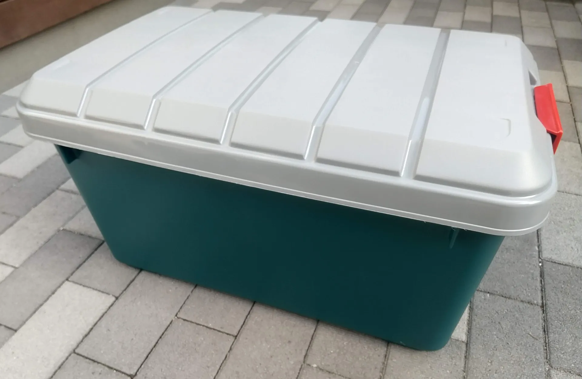 車に防災グッズを収納するのにはどうしたらよい？置き場所や保管について解説