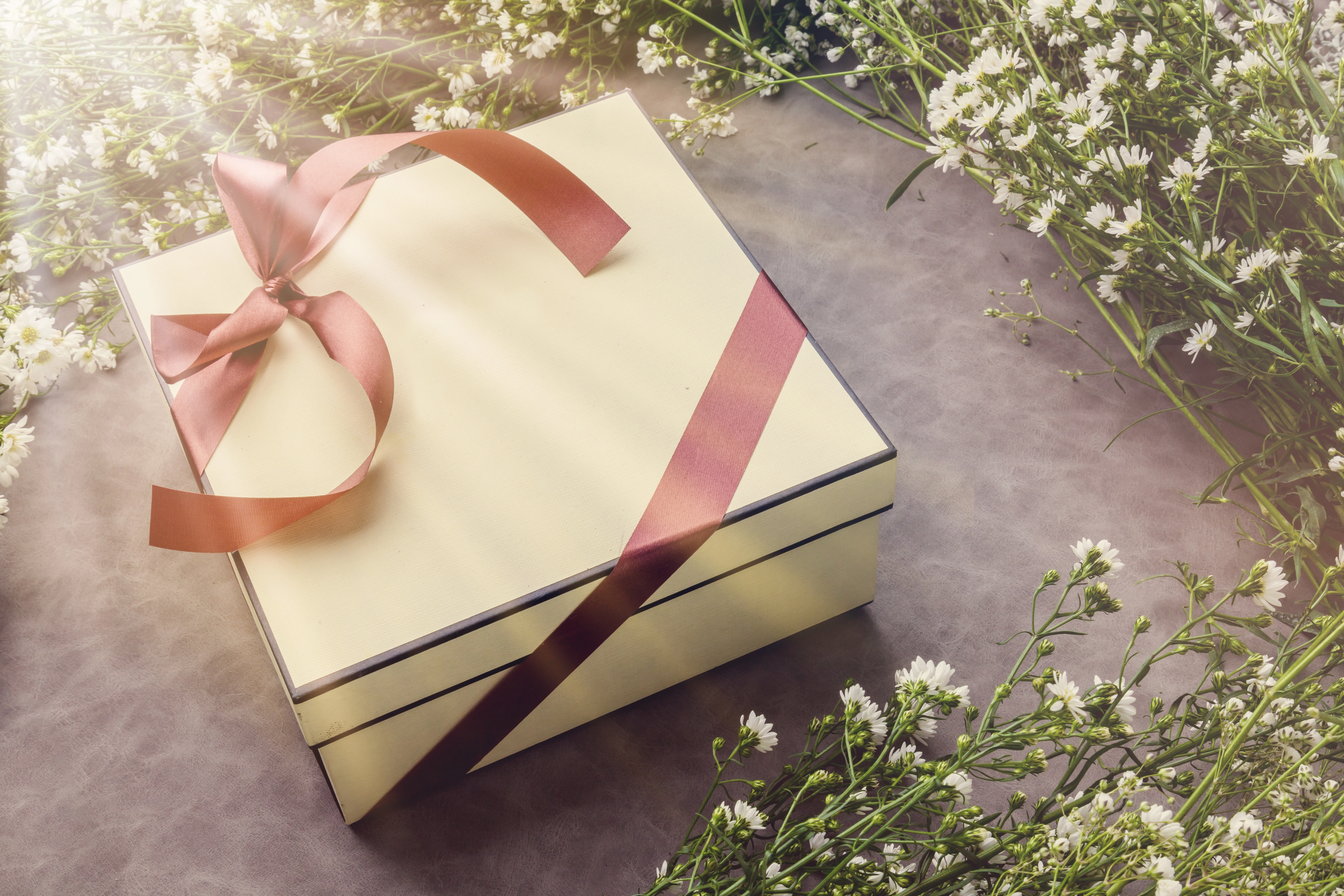 お世話になった人の退職時に！60代の方へプチギフト渡す際の注意点