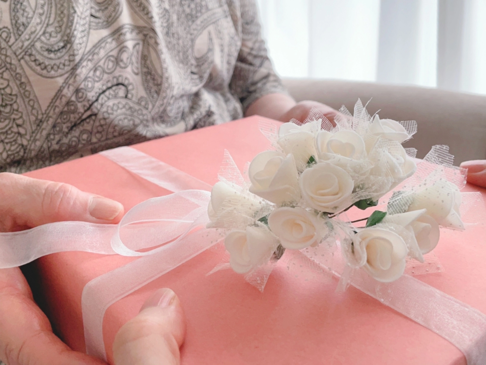 60代の女性・男性におすすめのプチギフト！選ぶポイントや相場も解説！