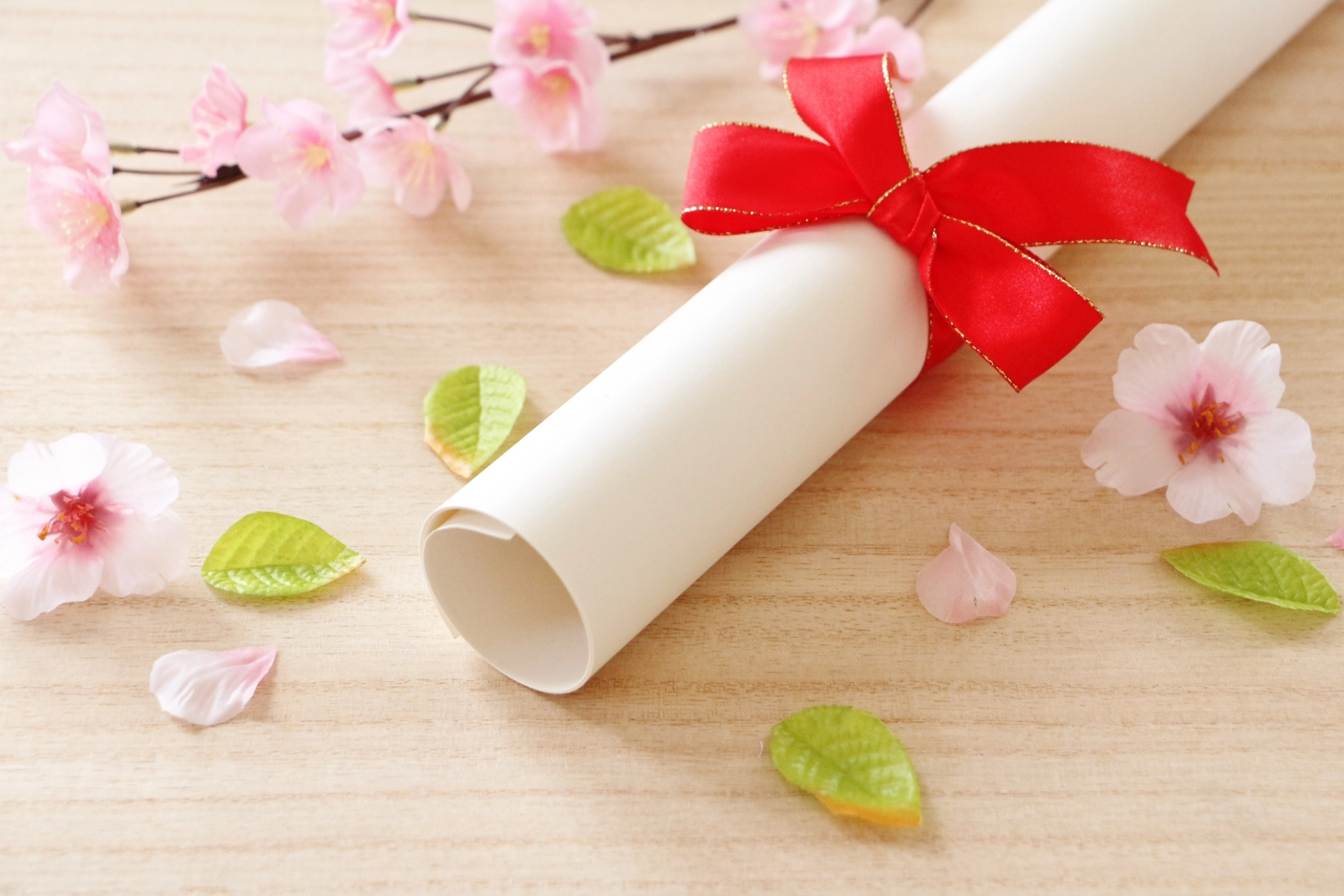 プチギフトを贈るシーン│誕生日プレゼントやクリスマス、入学祝い、卒業祝いなどが定番