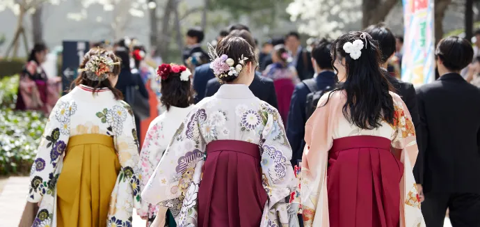 大学・専門学校の卒業式に友達や先輩・後輩へ贈るお菓子ブーケ