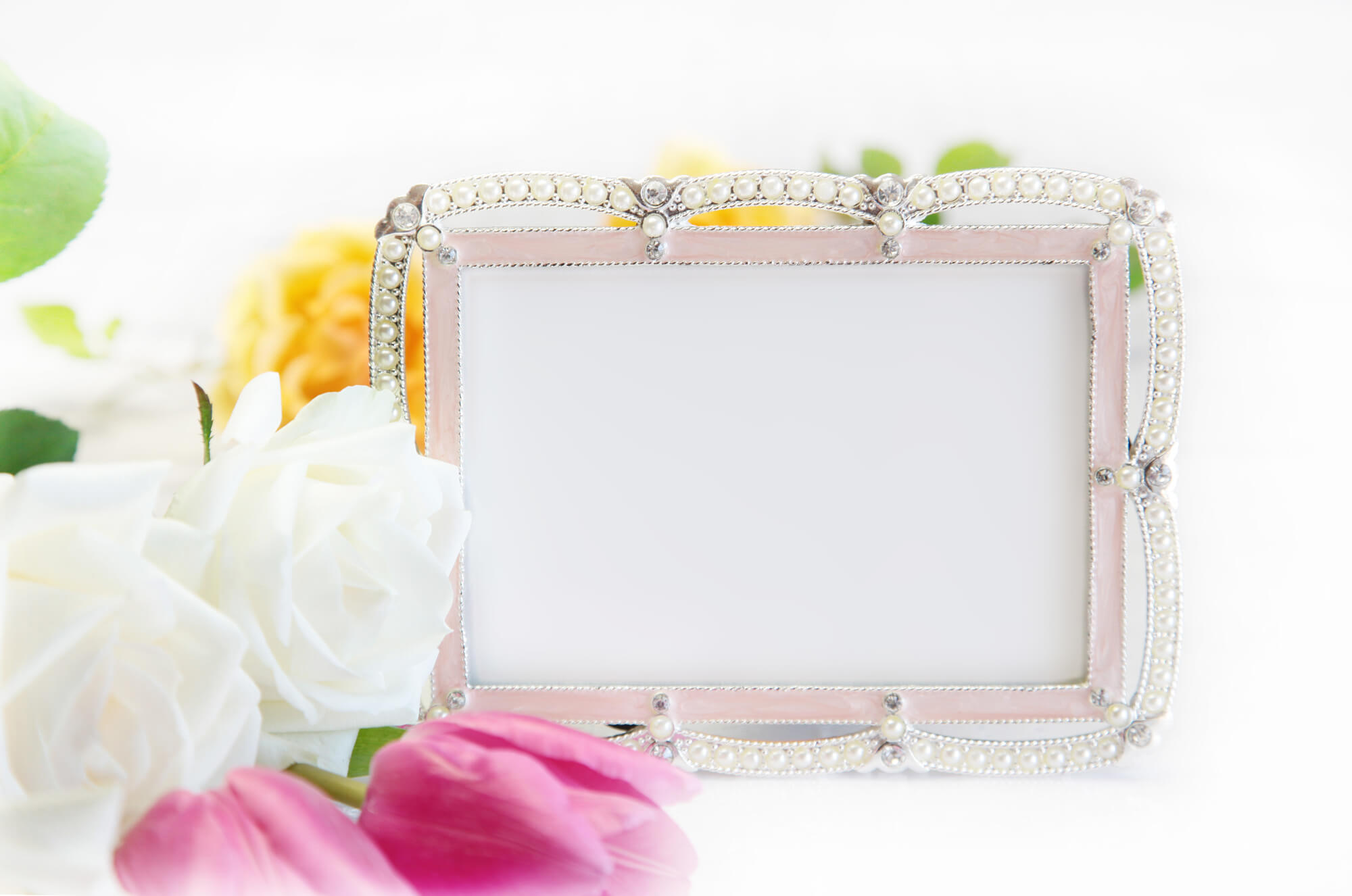 両親や祖父母への出産内祝いにはフォトフレームが人気