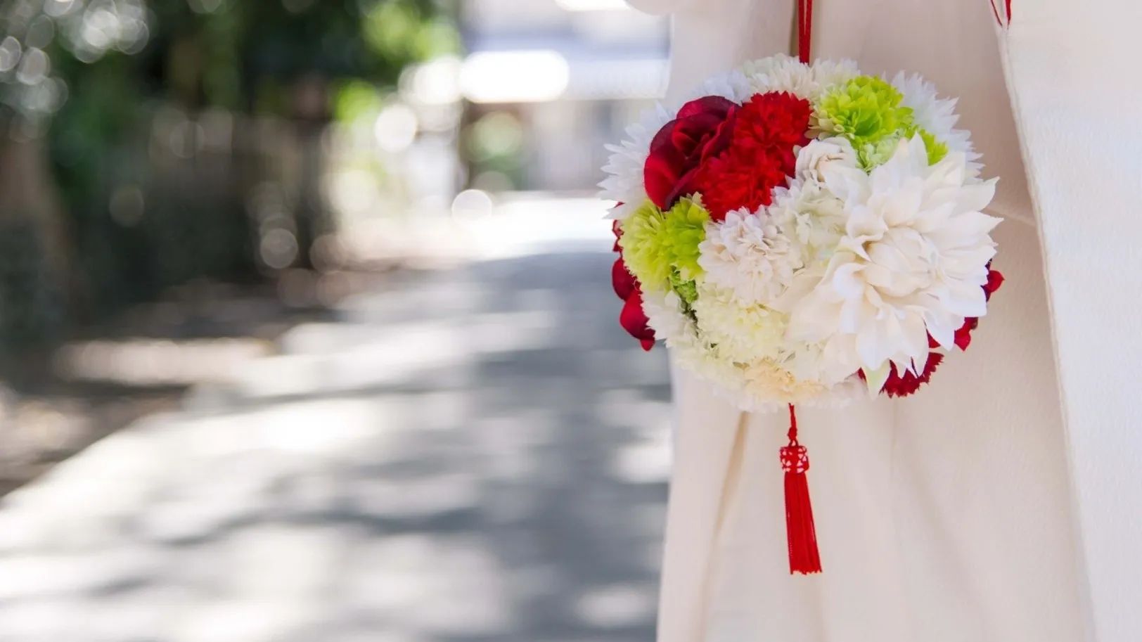 4. ボールブーケ｜和装に映える愛らしいデザイン