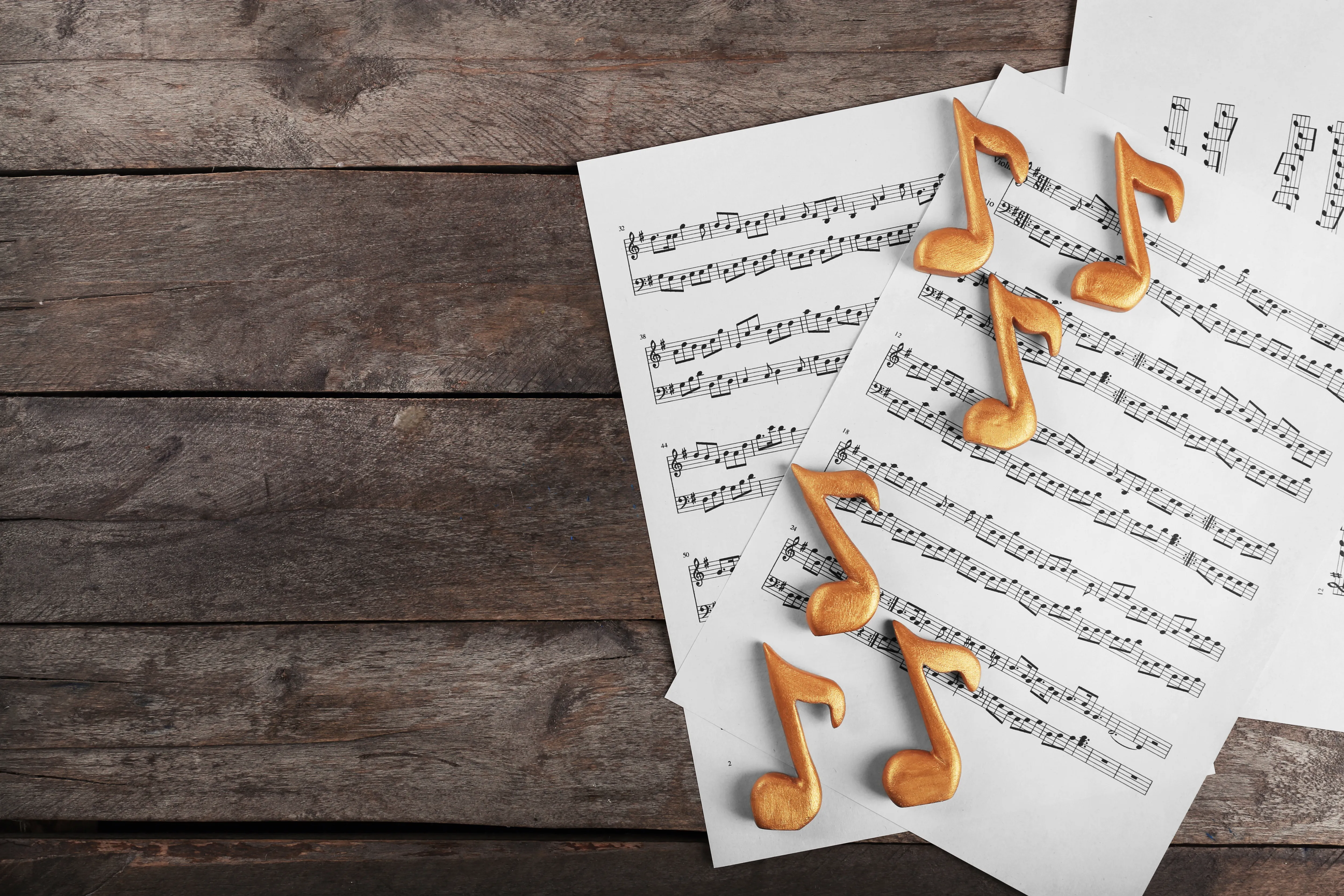 結婚式ムービーの音楽に関わる著作権は「著作権」と「著作隣接権」