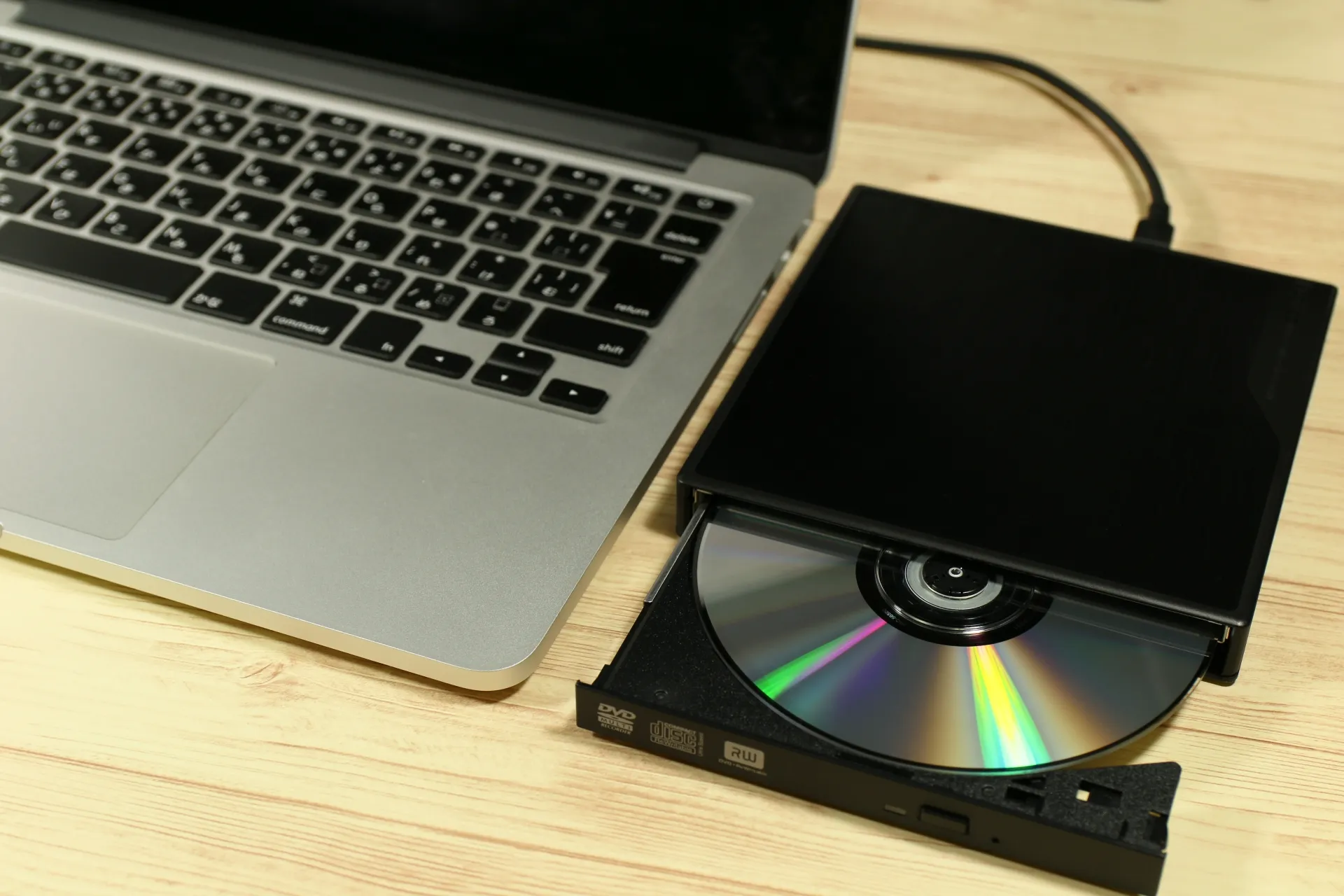 結婚式で音楽を使うときには「複製権」と「演奏権」の手続きが必要