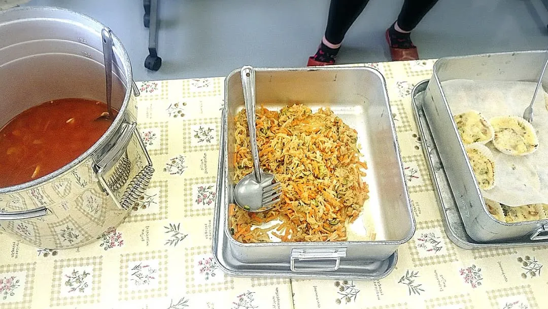 学校給食における食品ロスの現状|食べ残しの原因や対策を解説