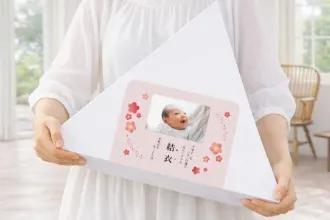 おにぎり体重米を両手で抱えているイメージ