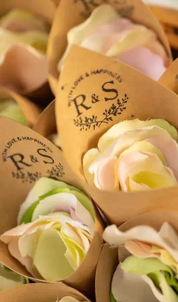 新郎新婦にちなんだものを選ぶ