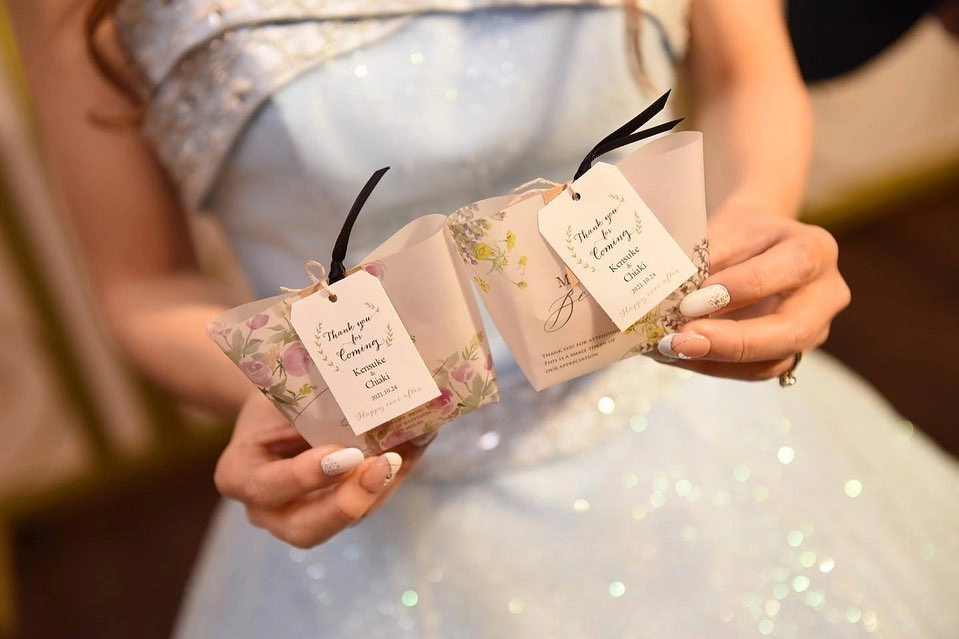 結婚式のプチギフトの相場は？シーン別にご紹介