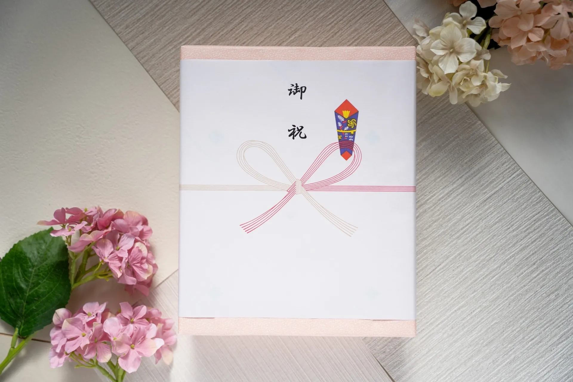 熨斗（のし）は必要？お礼でお菓子を贈るときのマナー