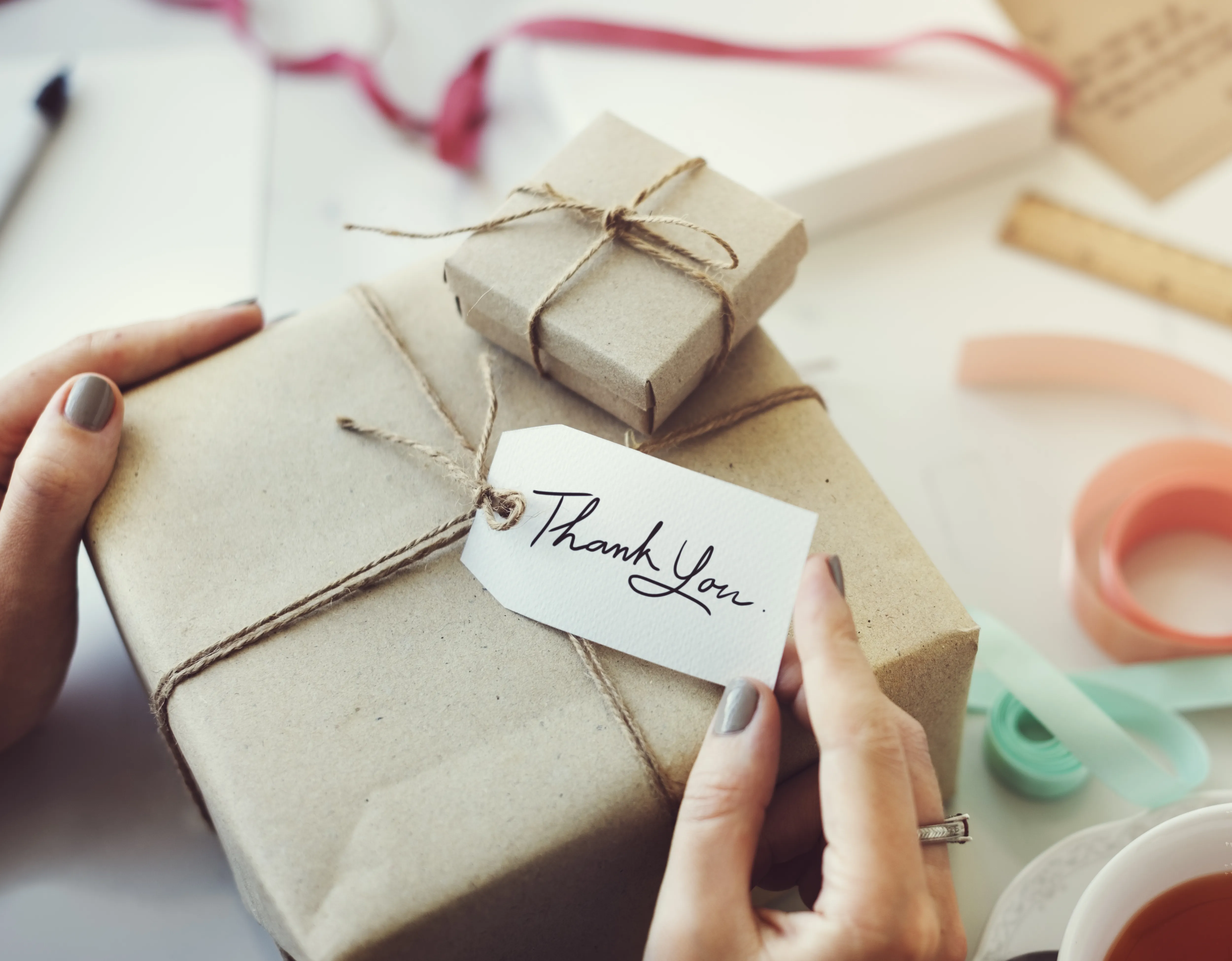 プチギフトをラッピングしたりメッセージカードをつけたりすると特別感がアップしておすすめ