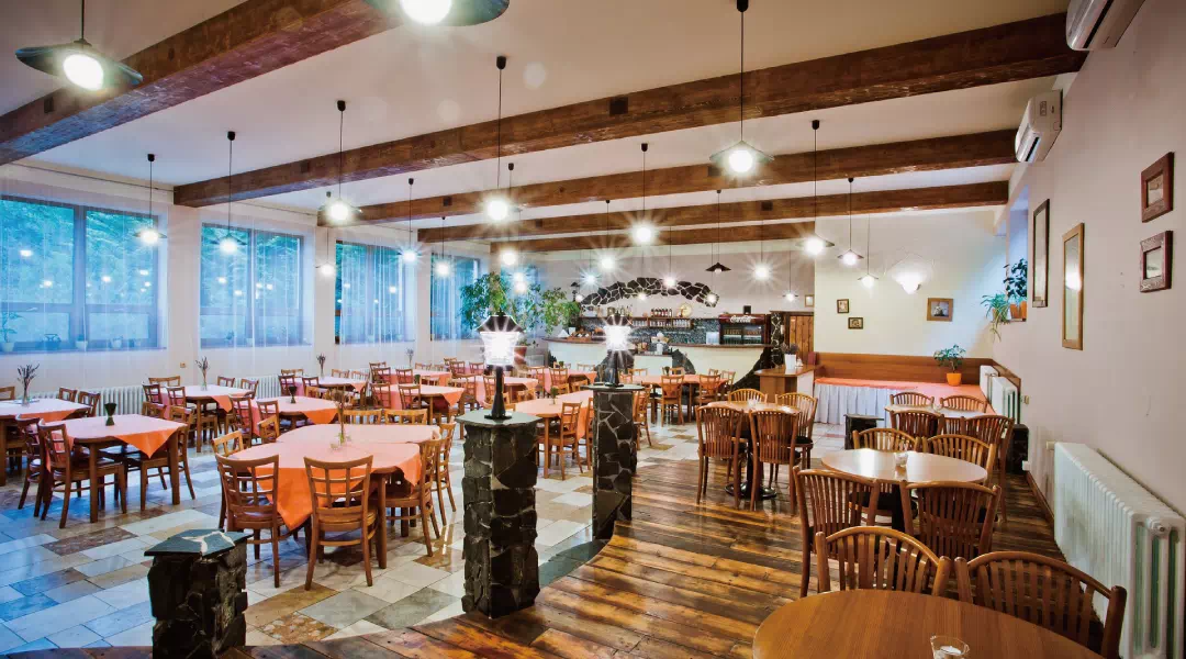 カジュアルレストラン・ダイニングバーでのおすすめの服装