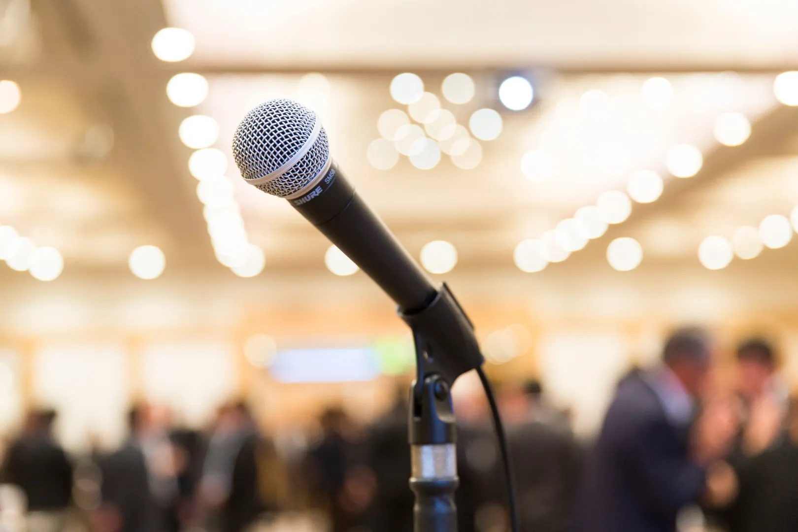 忘年会の挨拶の正しい順番は？基本の流れと誰が挨拶するかを解説