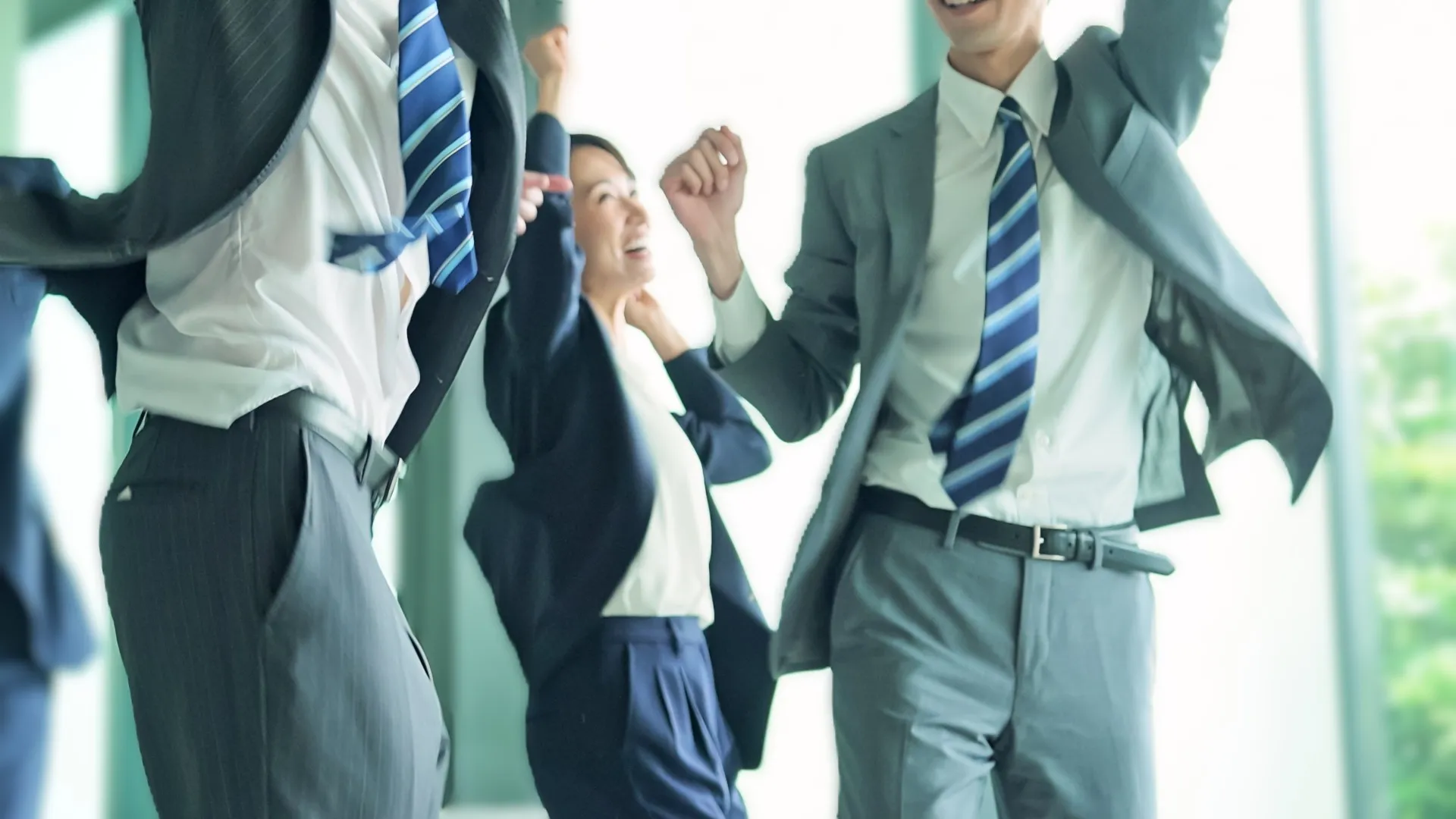 忘年会の盛り上がるゲーム20選！座ってできる・大人数のチーム対抗ゲームをご紹介