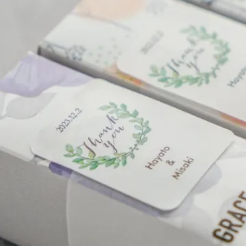 デコシールを貼ってオリジナルのプチギフトにできます