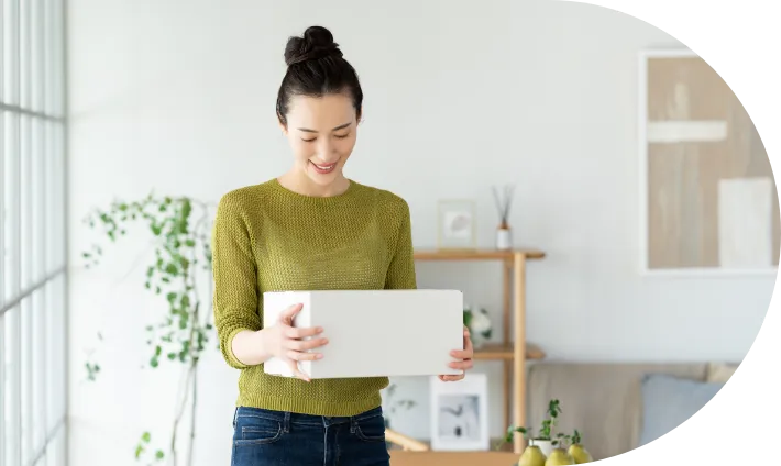 宅配便でバッグを受け取る