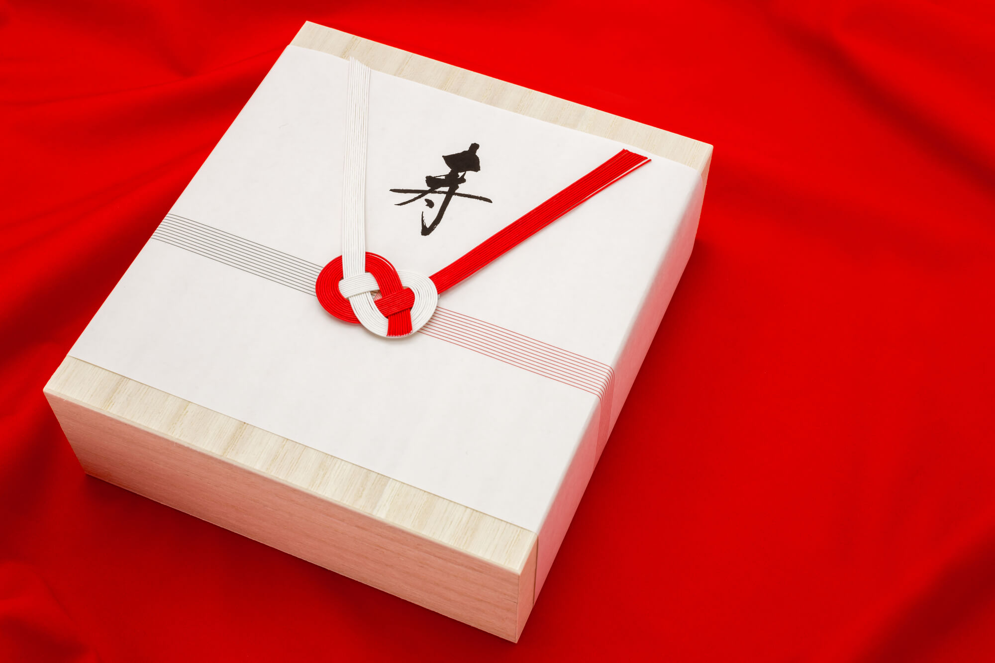 結婚内祝いには「のし」が必要！マナーを解説