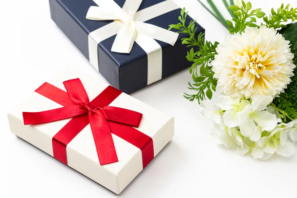 リボン付きギフトボックス