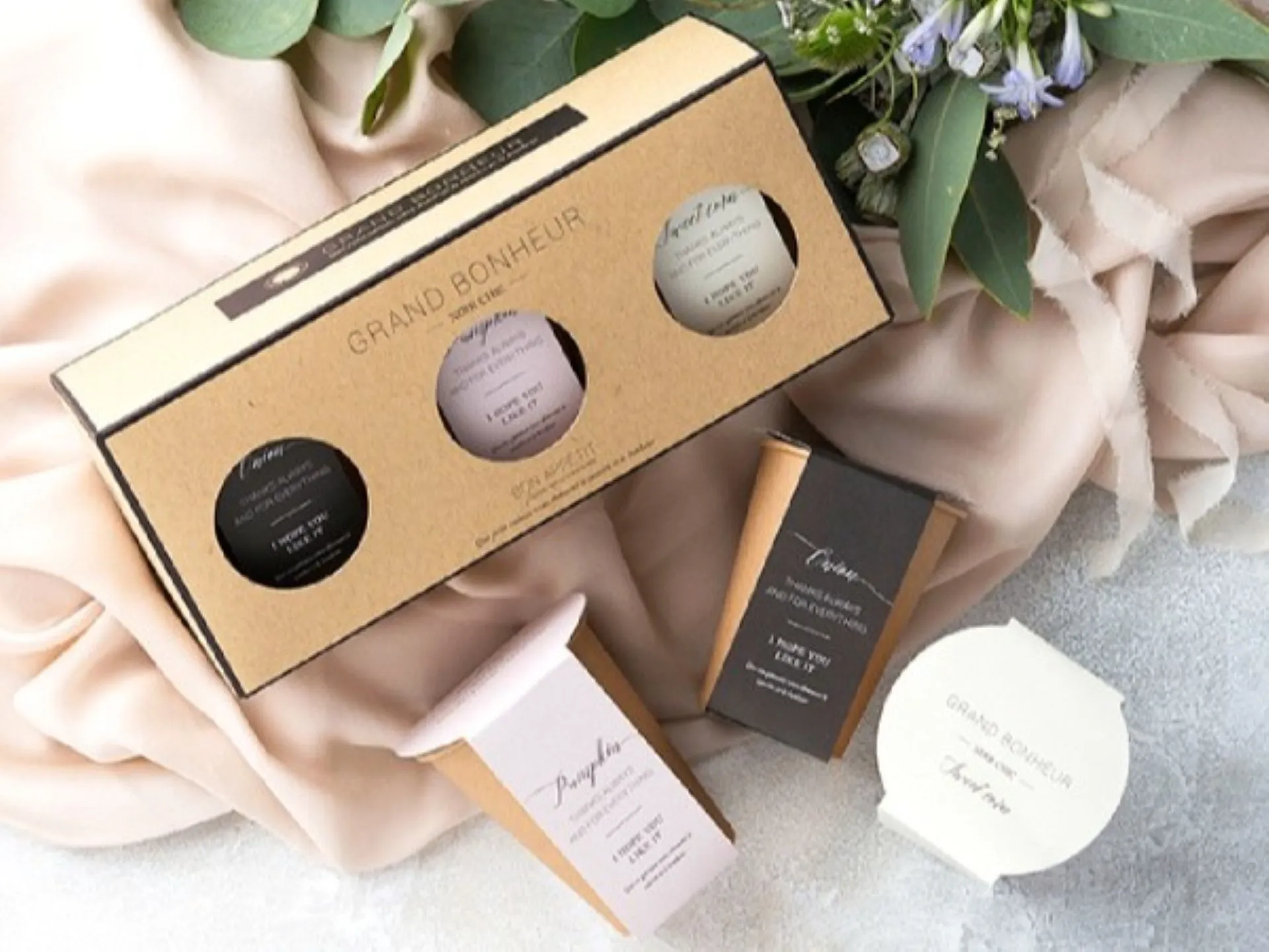 引き出物の縁起物で人気の品を厳選！相場・おしゃれなアイテム・縁起物の意味も解説