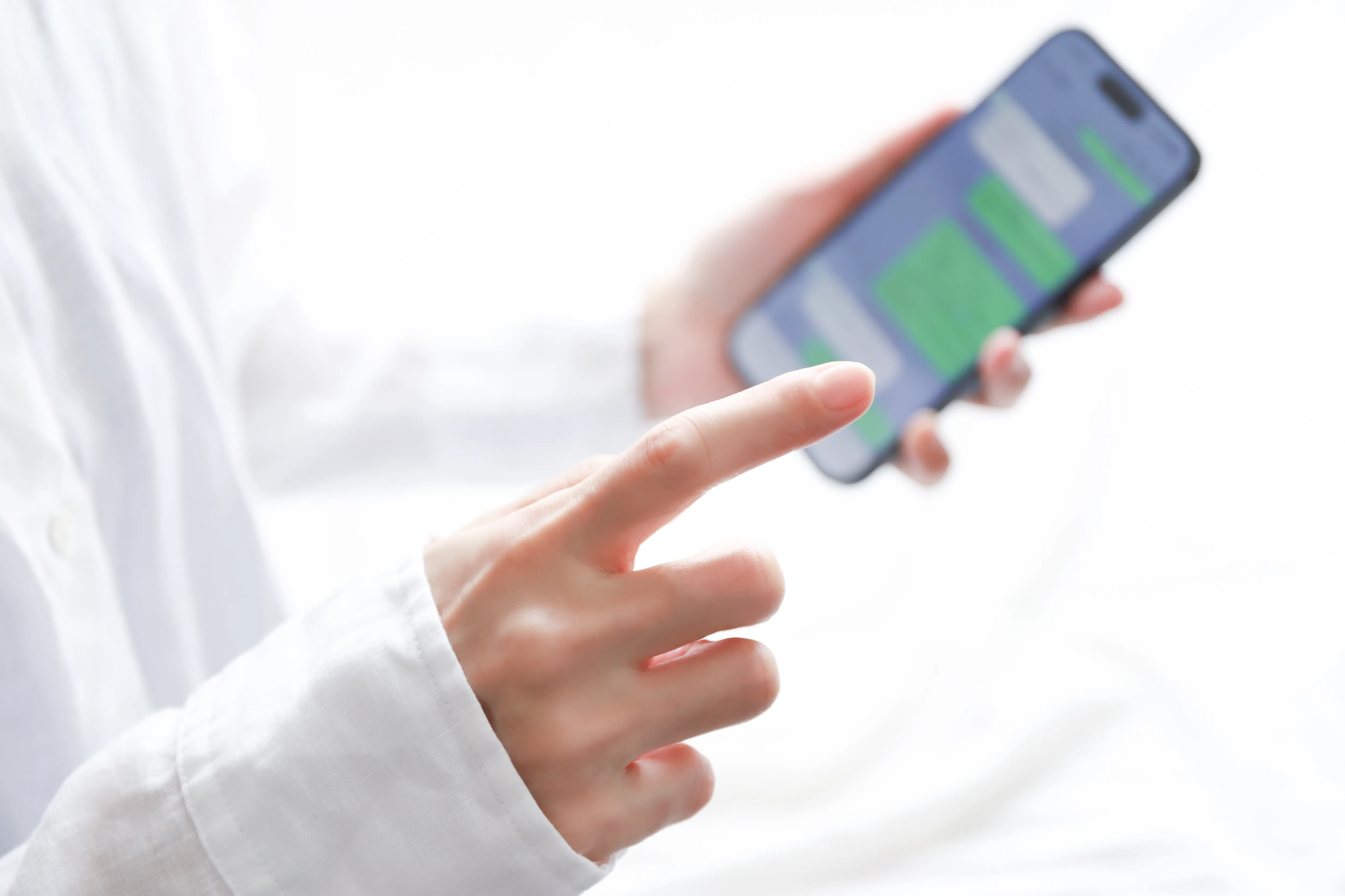 【新郎新婦向け】WEB招待状を送るときのメッセージ例文を相手別にご紹介